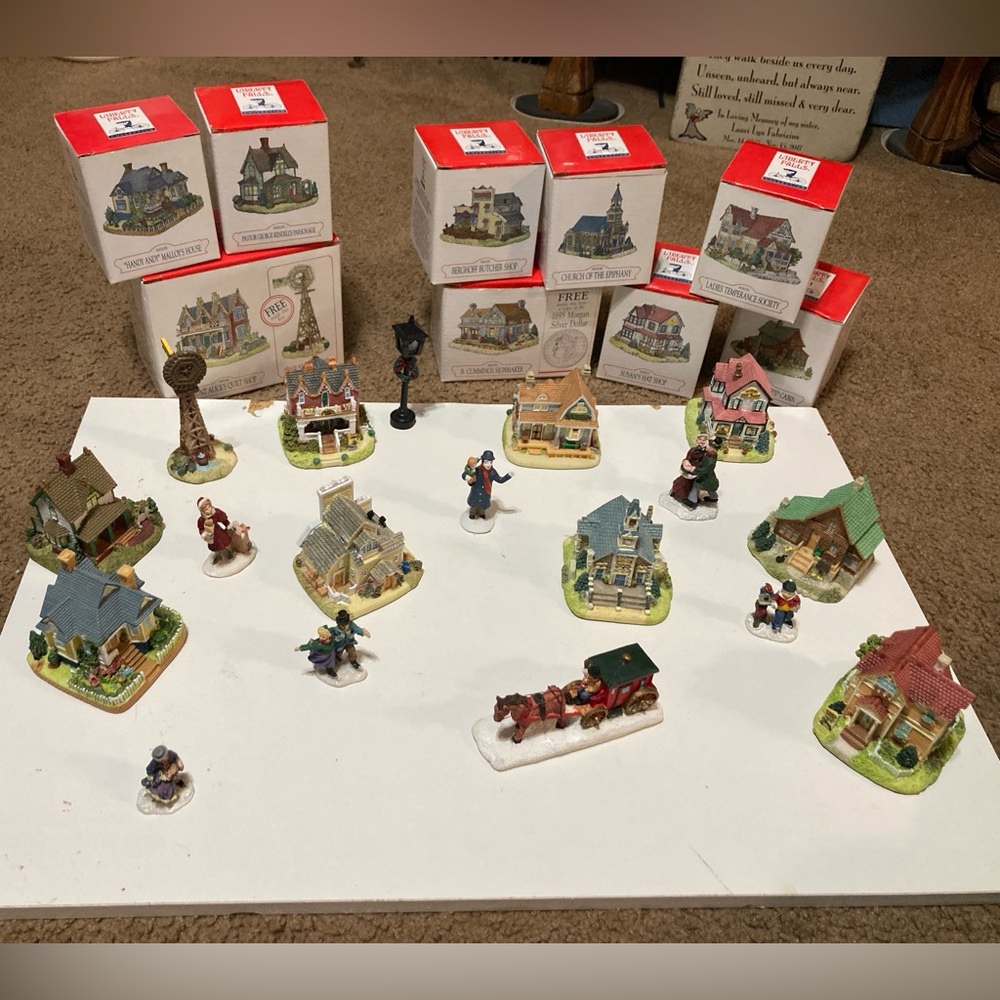 LIBERTY FALLS Village Collection - 9 houses & a windmill & assorted figures